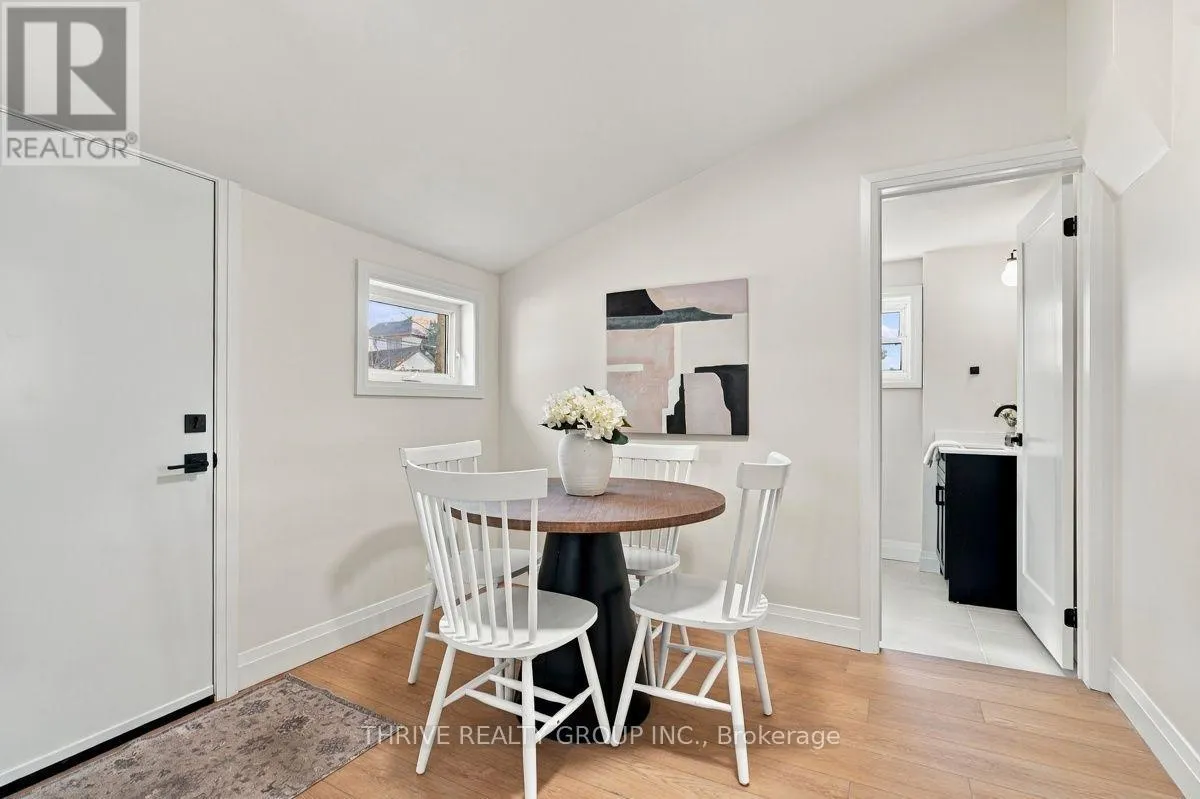 98 MAMELON STREET E