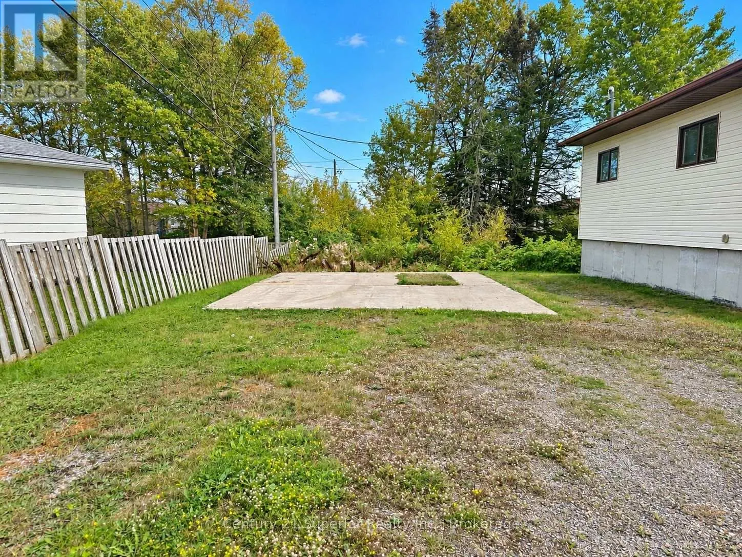 21 EAST GROVE CRESCENT
