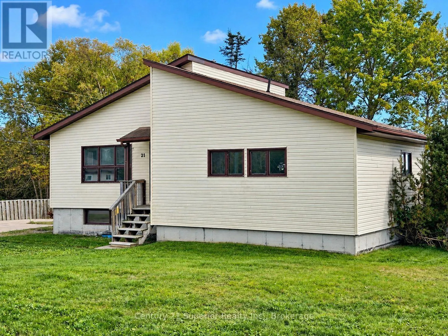21 EAST GROVE CRESCENT