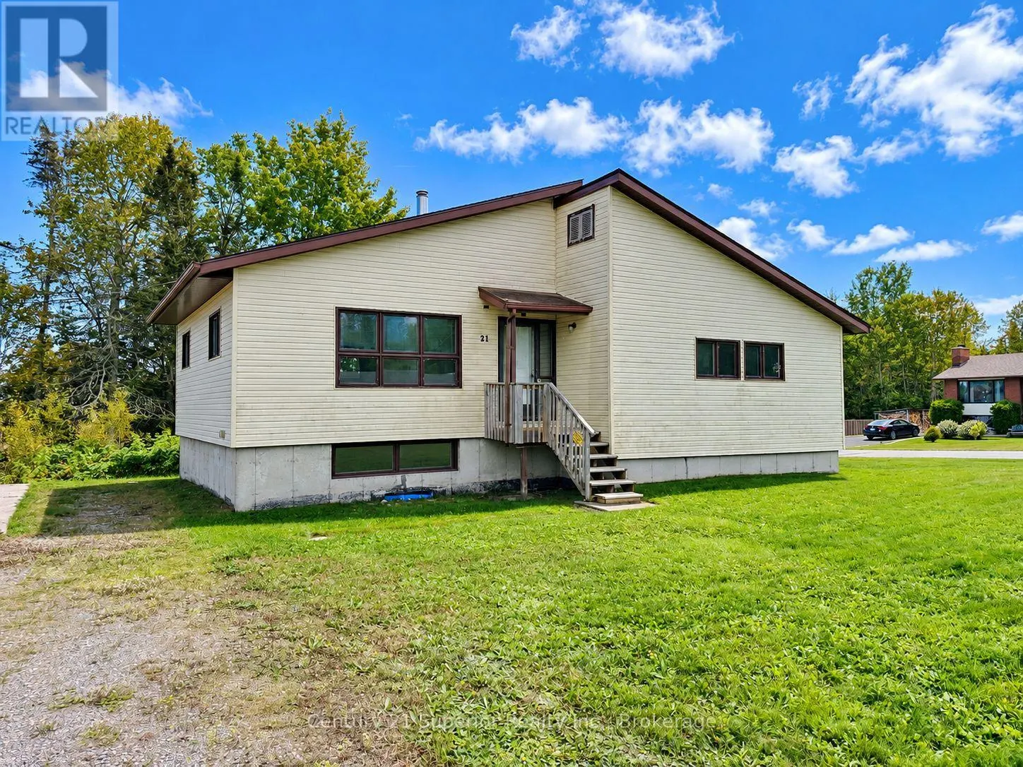 21 EAST GROVE CRESCENT