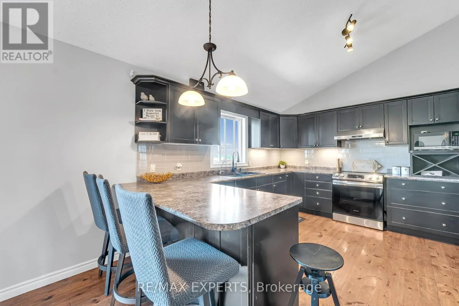 475481 COUNTY ROAD 11