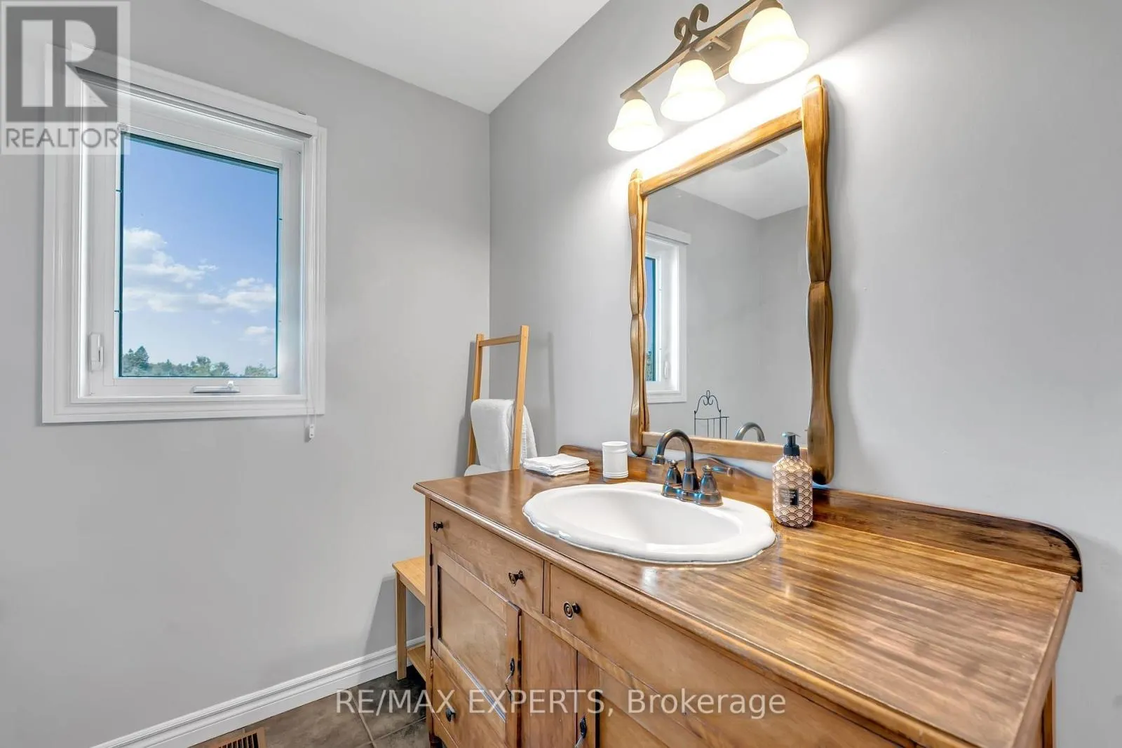 475481 COUNTY ROAD 11