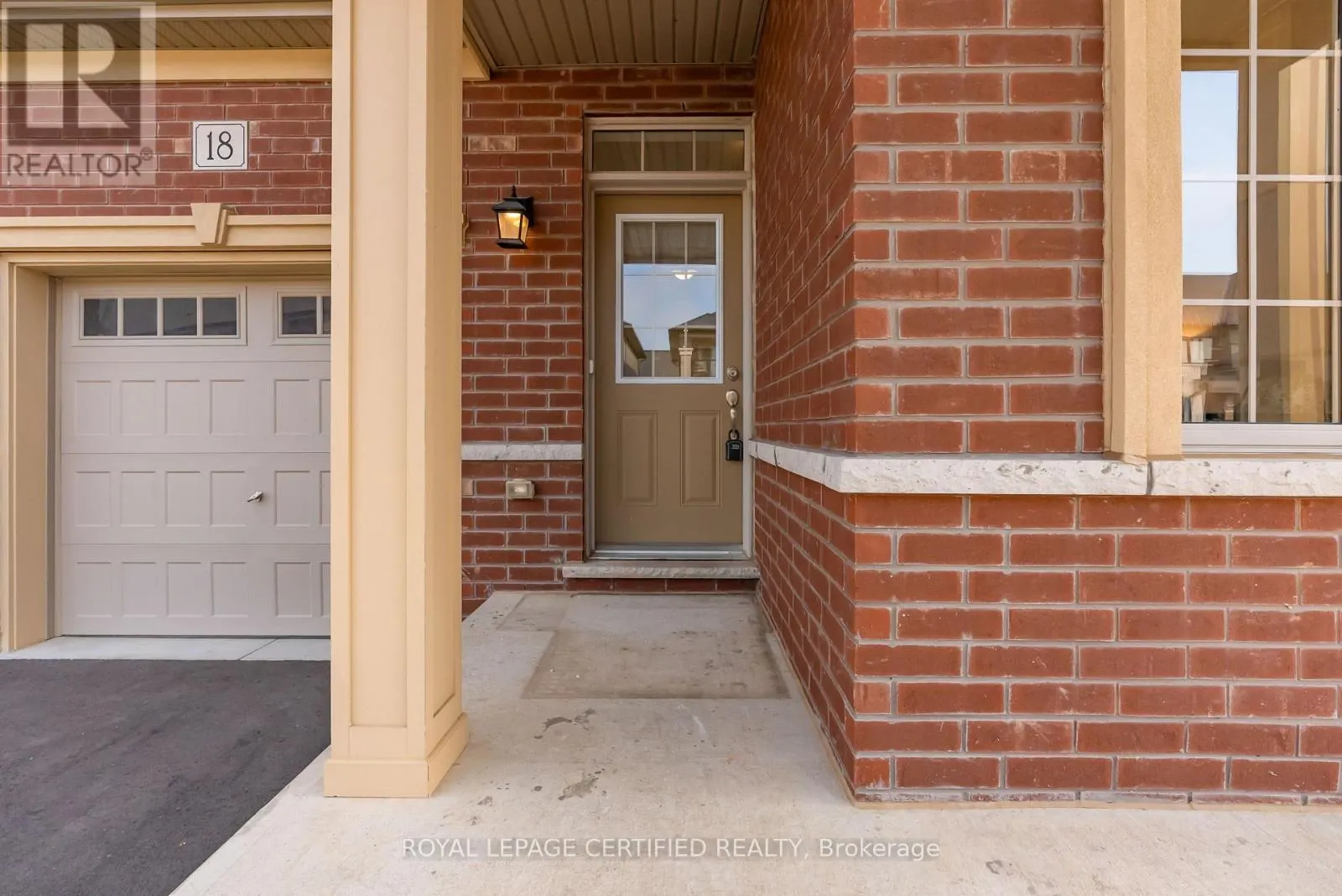 18 WAKELING DRIVE