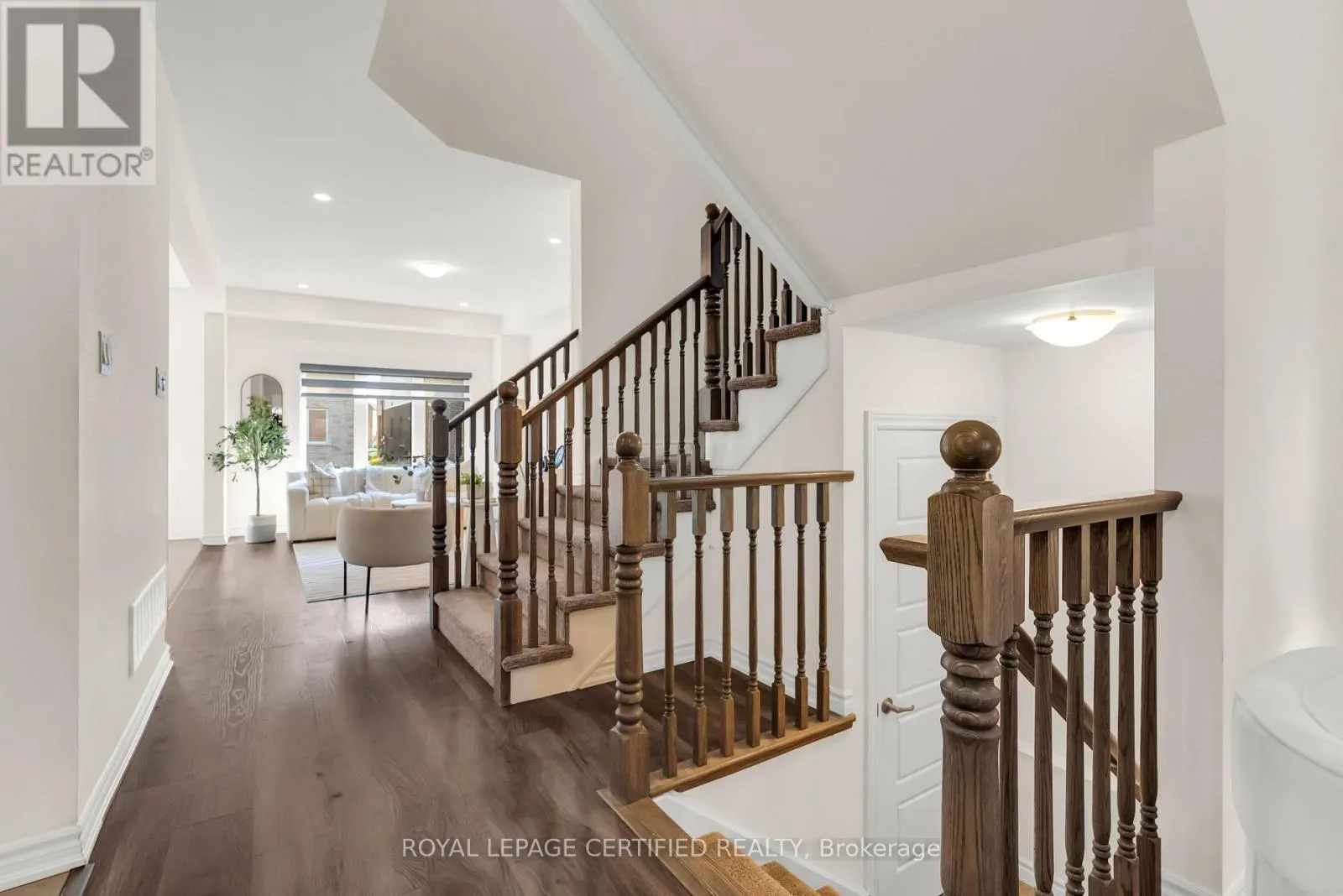 18 WAKELING DRIVE