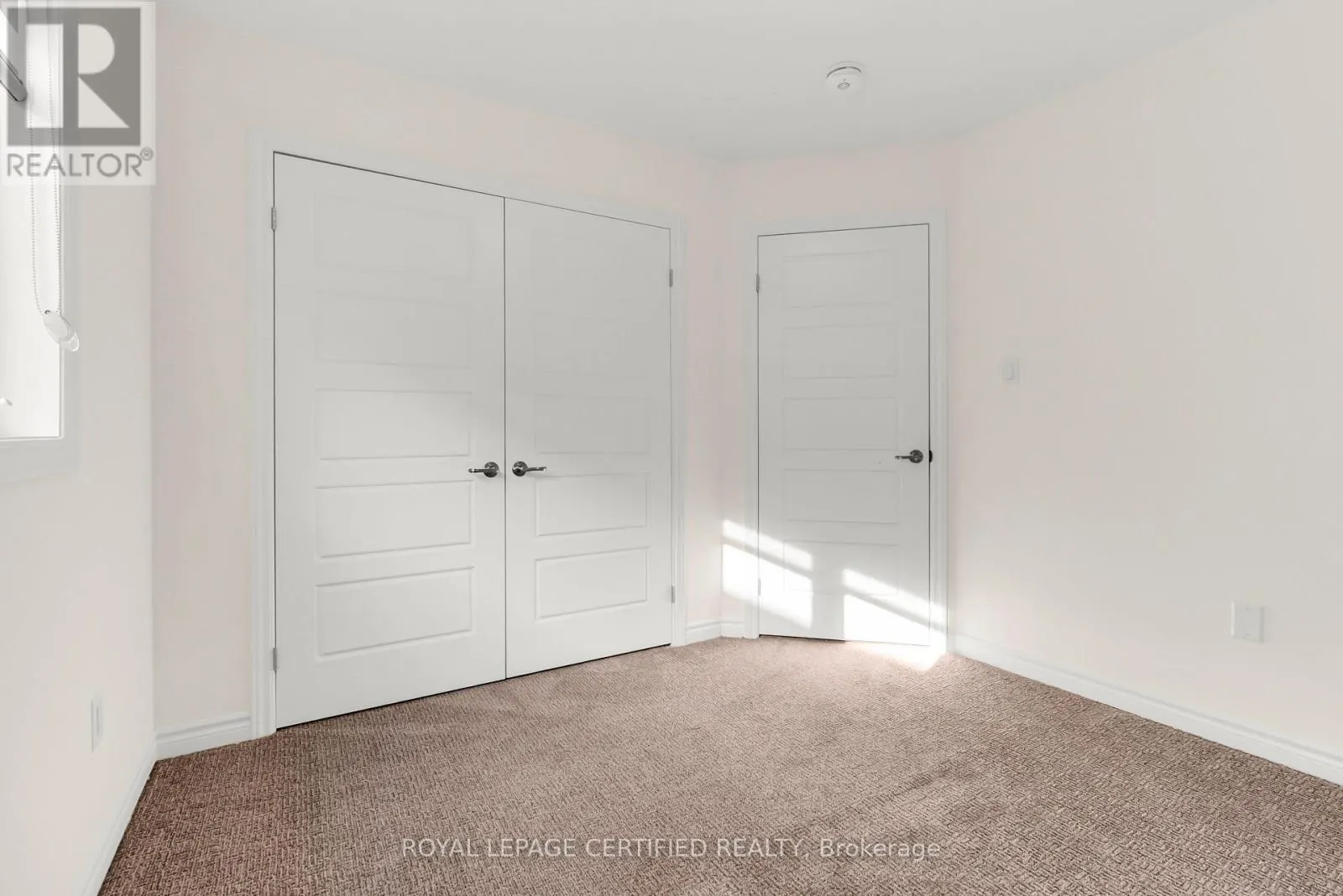 18 WAKELING DRIVE