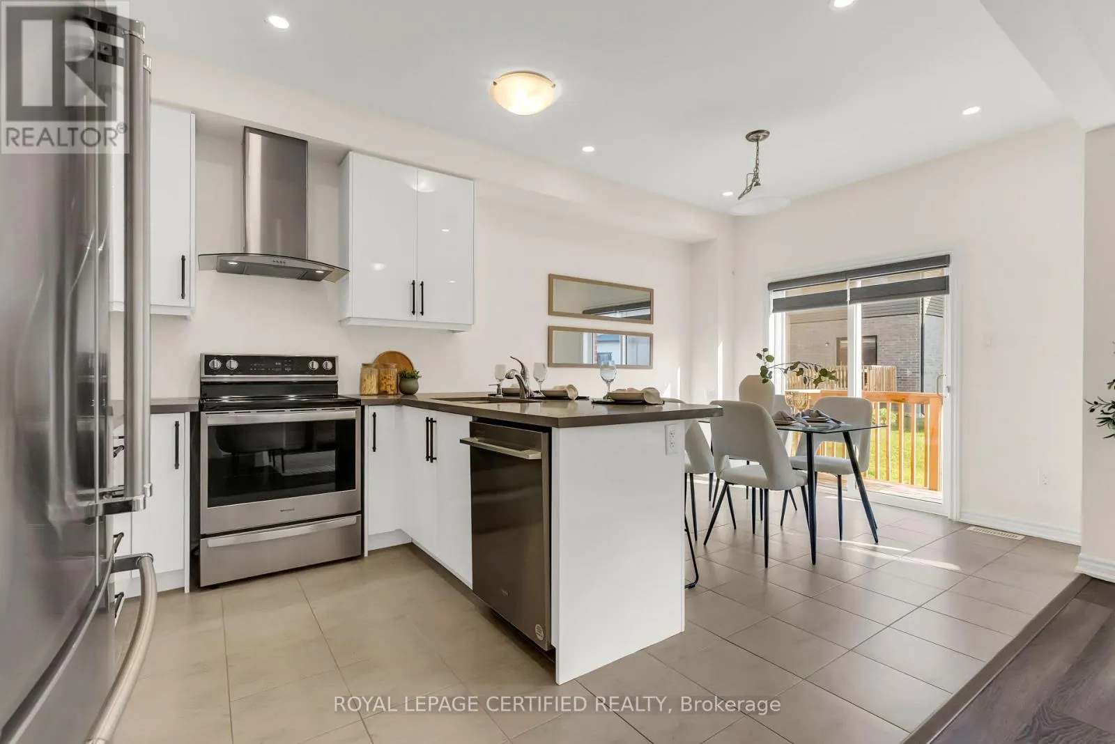 18 WAKELING DRIVE