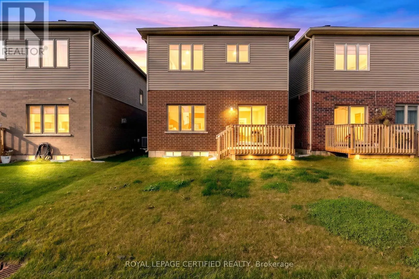 18 WAKELING DRIVE