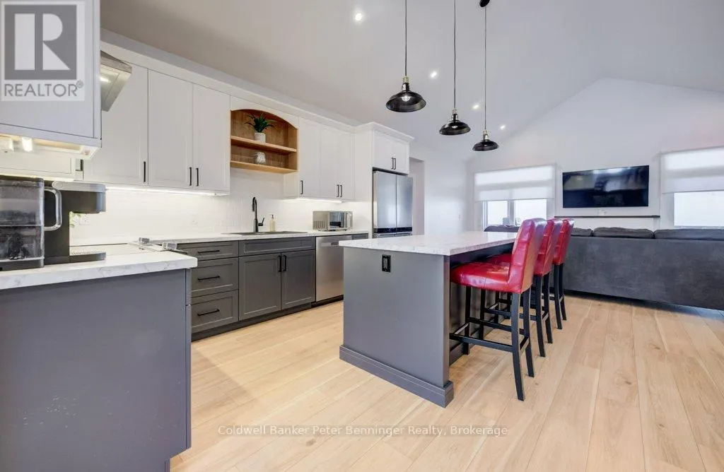 8 MEL STREET