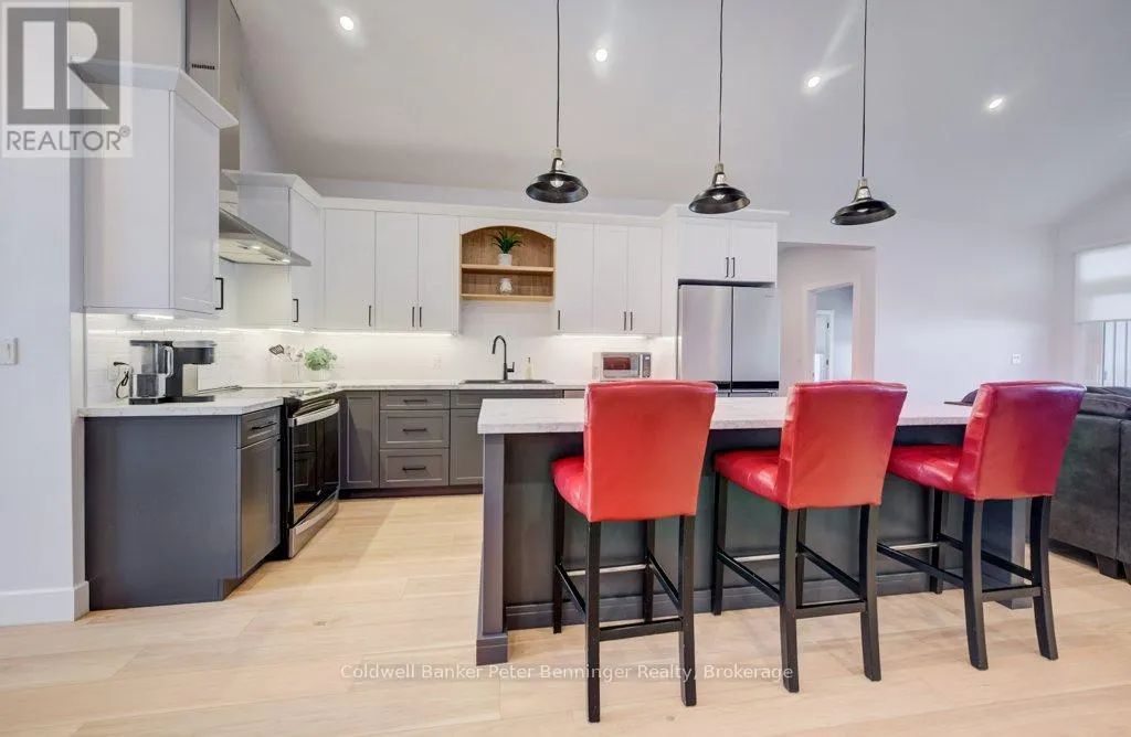 8 MEL STREET