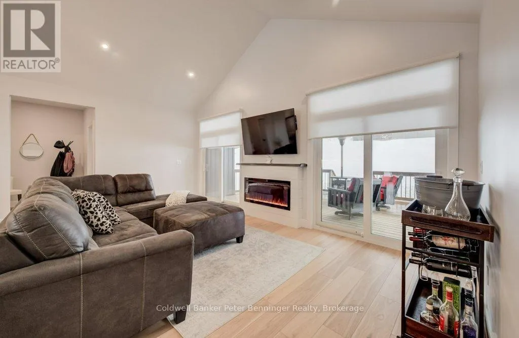 8 MEL STREET