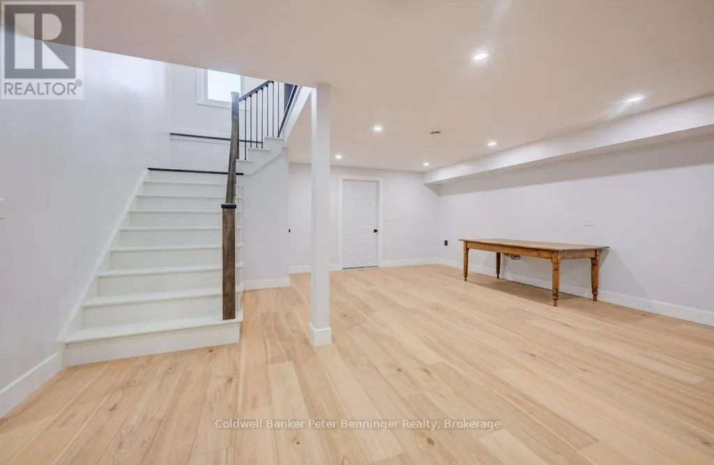 8 MEL STREET