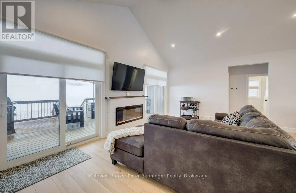 8 MEL STREET