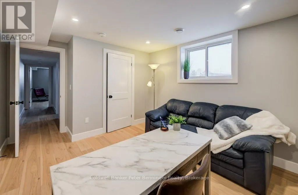 8 MEL STREET