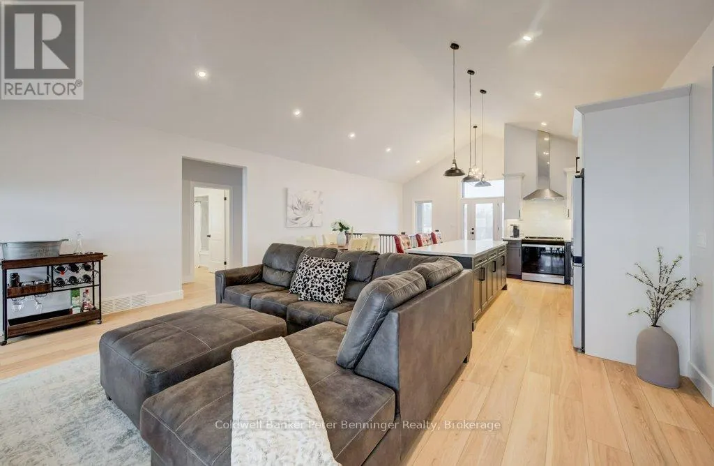 8 MEL STREET