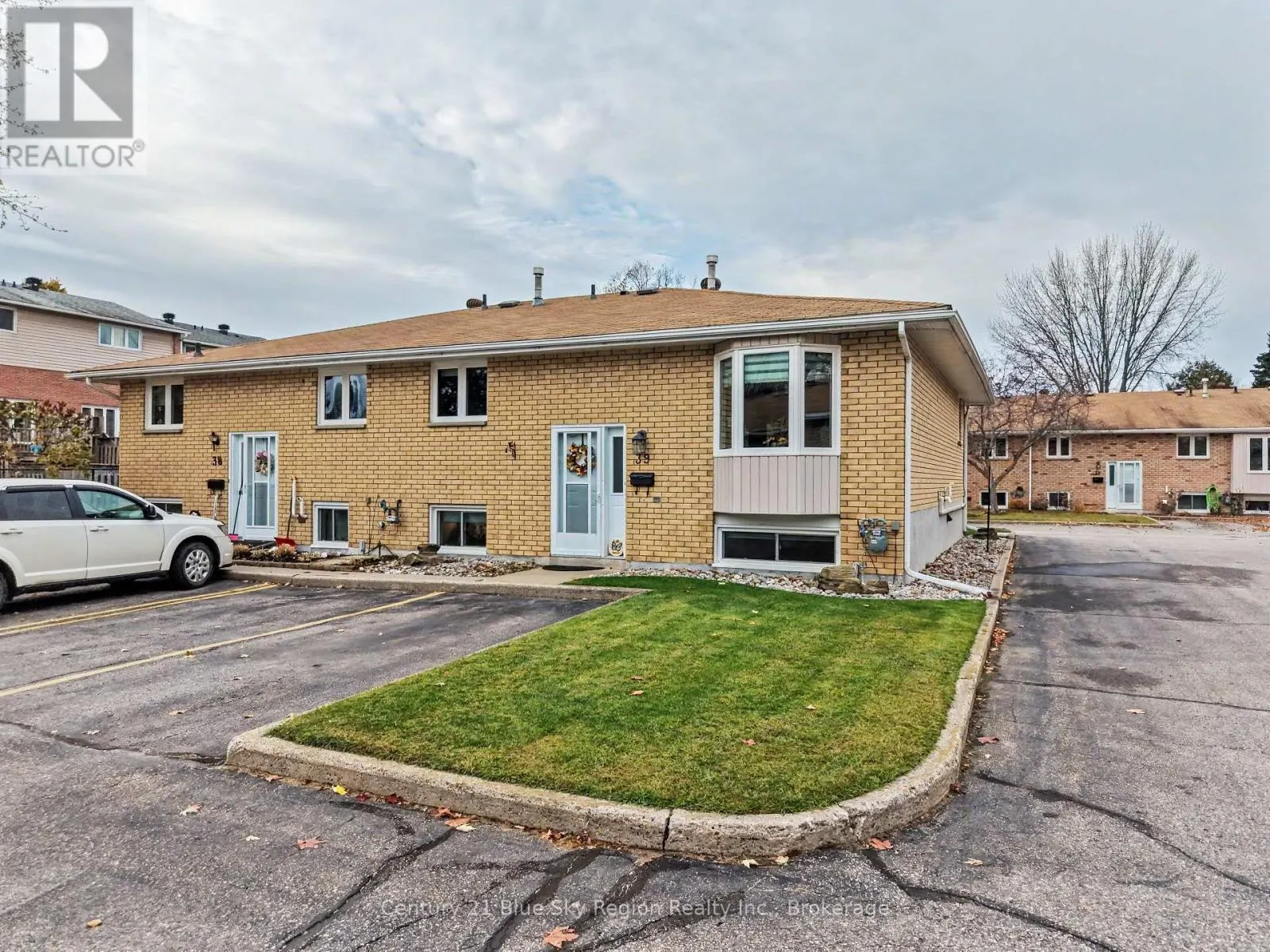 39 - 624 LAKESHORE DRIVE #39