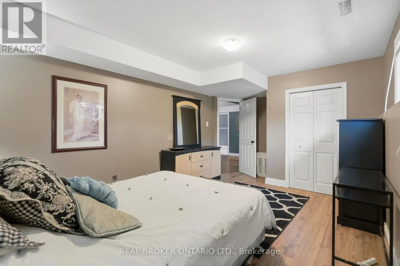 8 MOYLE DRIVE