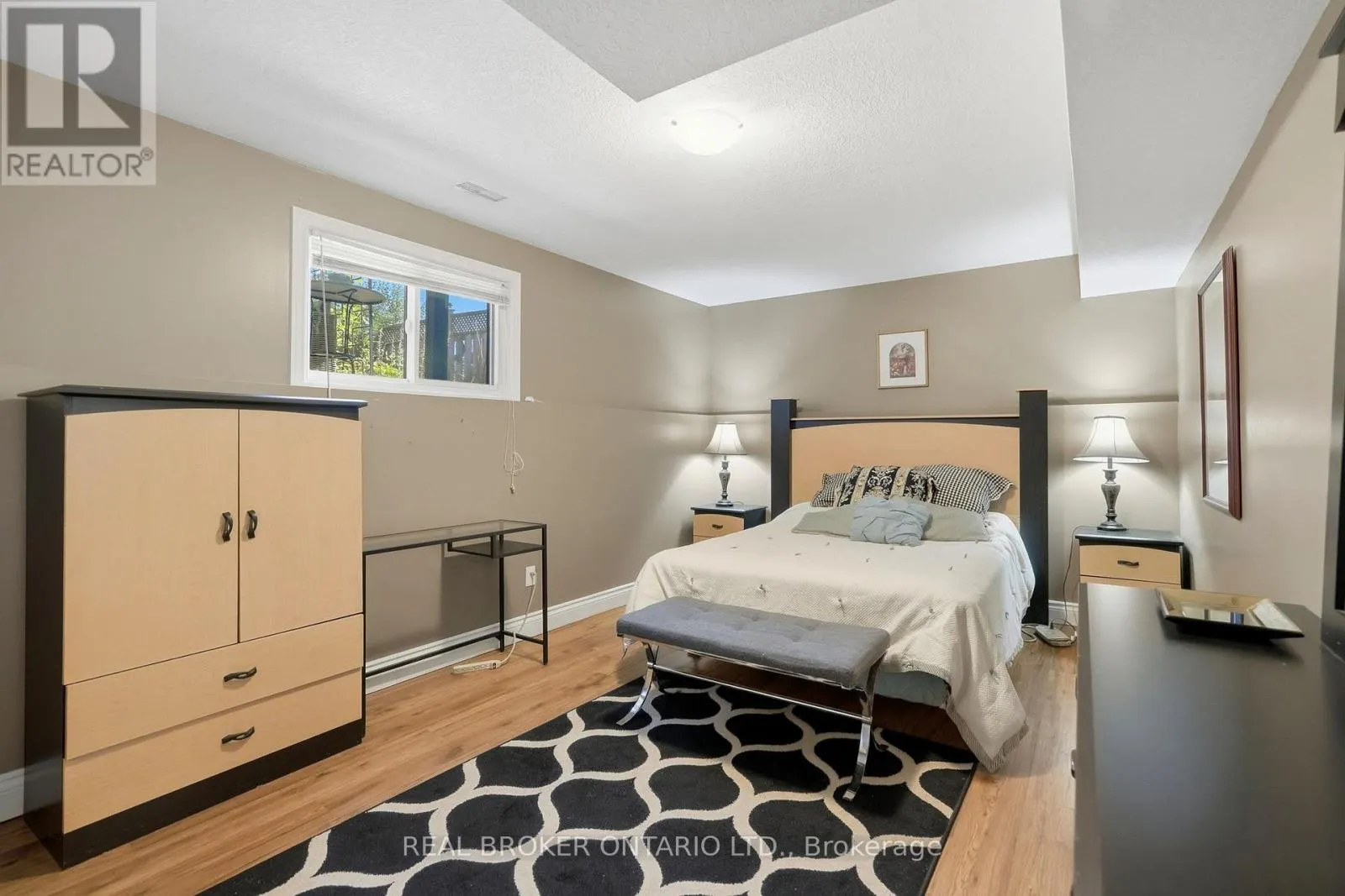 8 MOYLE DRIVE