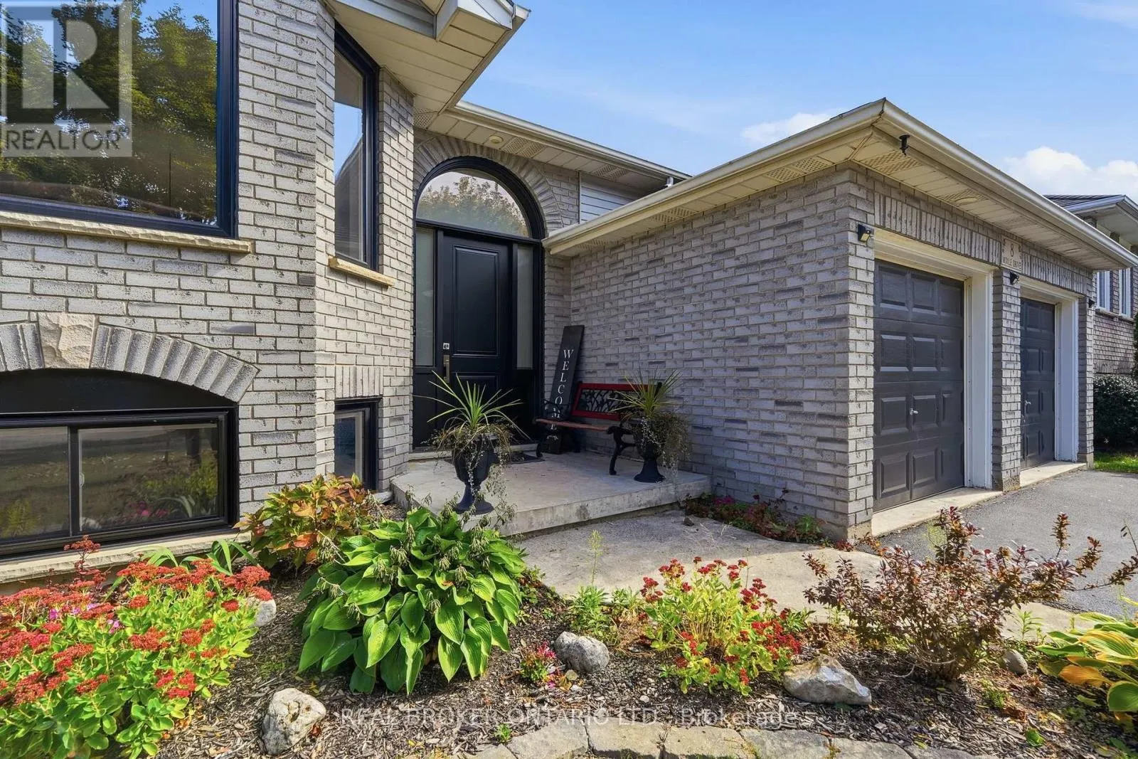 8 MOYLE DRIVE