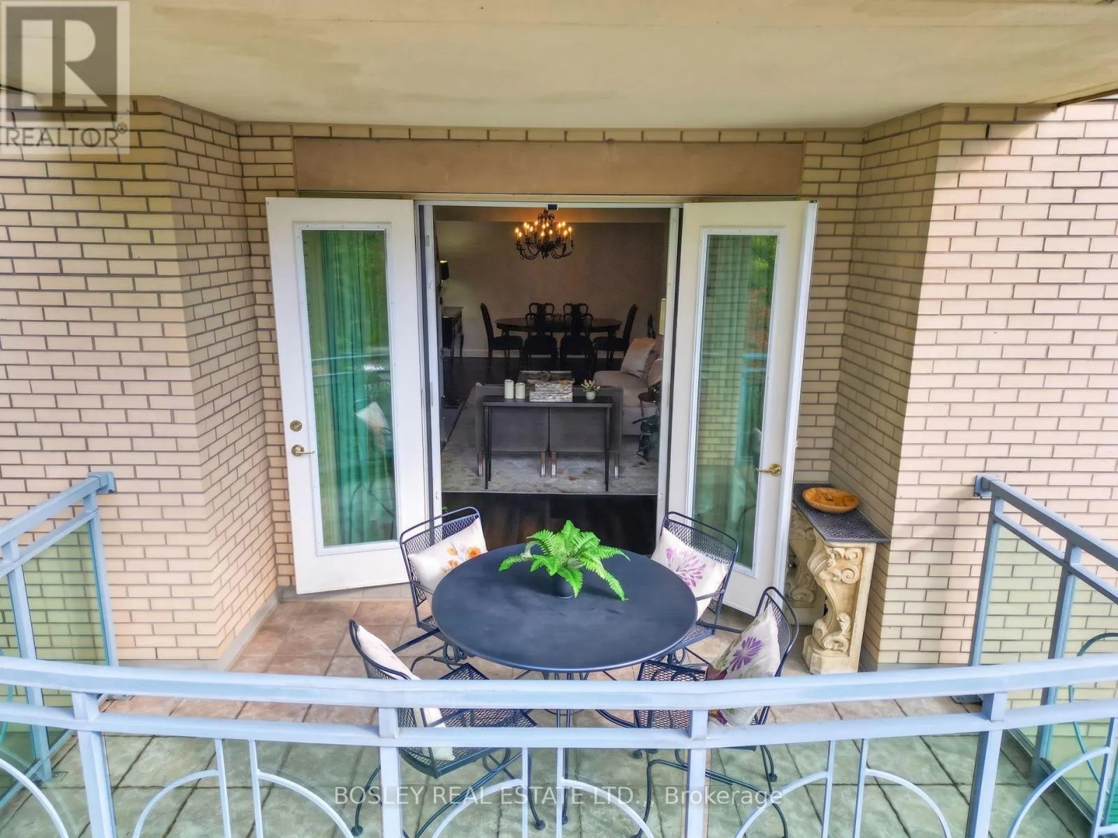202 - 215 RICARDO STREET #202