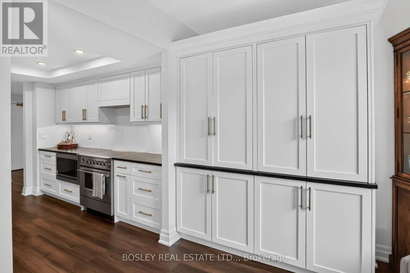 202 - 215 RICARDO STREET #202