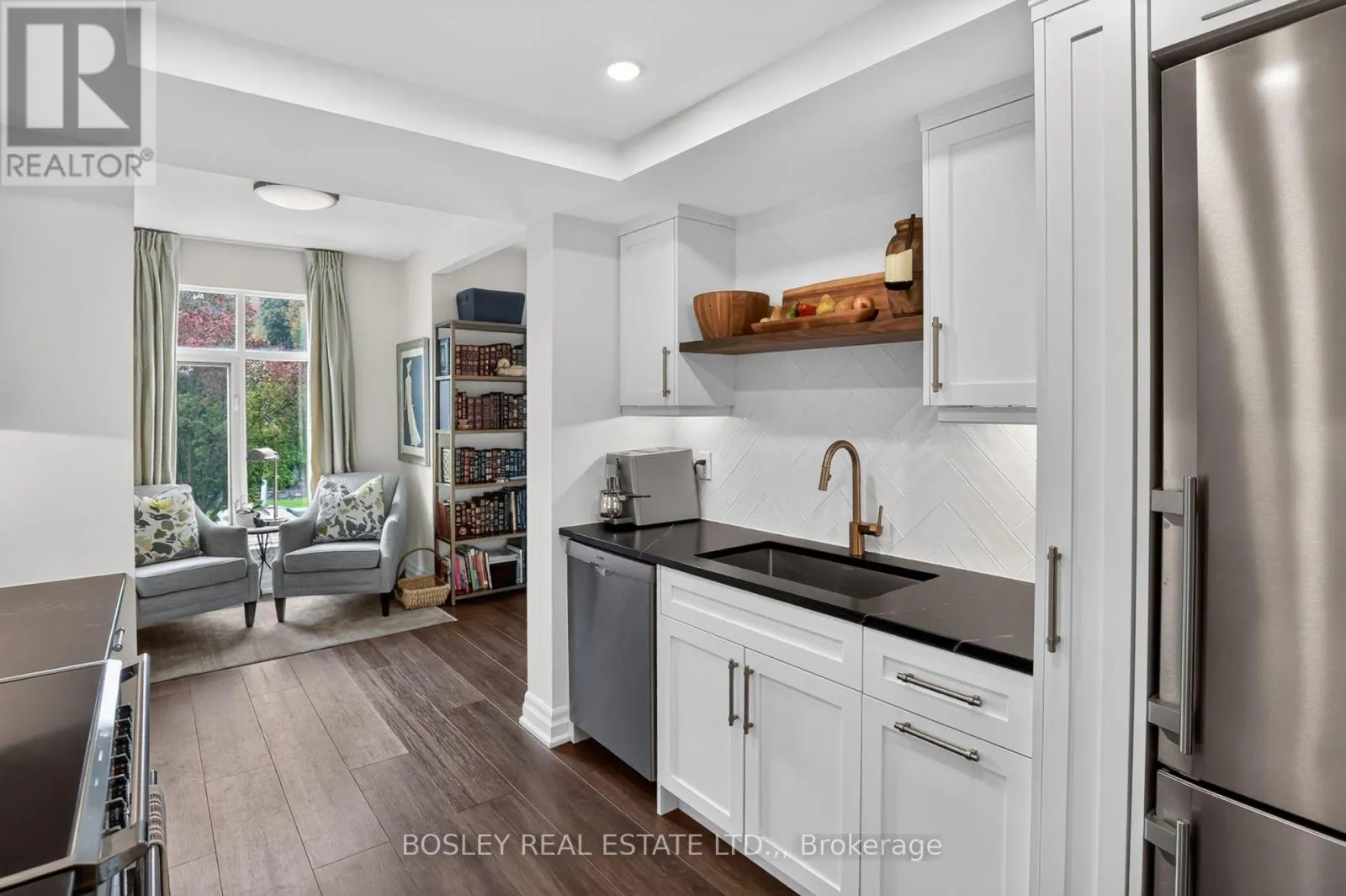 202 - 215 RICARDO STREET #202