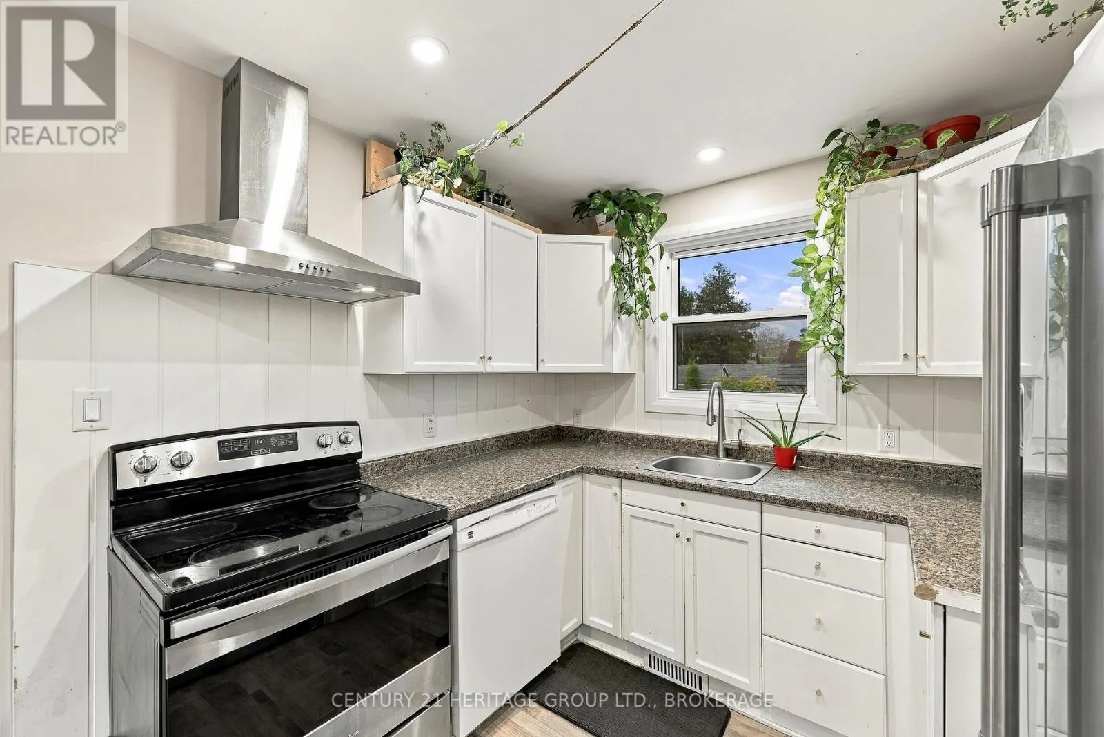 136 KINGSCOURT AVENUE
