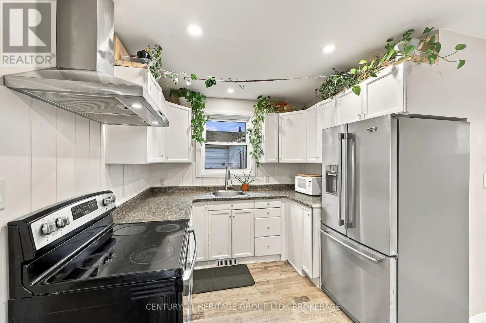 136 KINGSCOURT AVENUE
