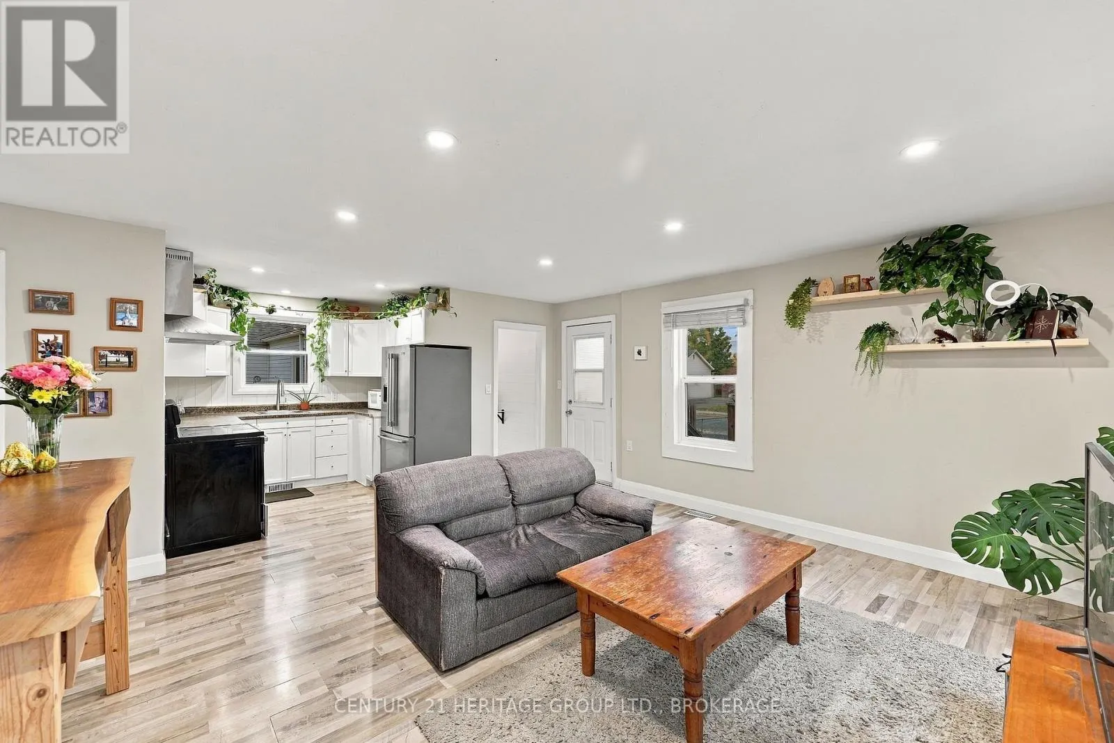 136 KINGSCOURT AVENUE