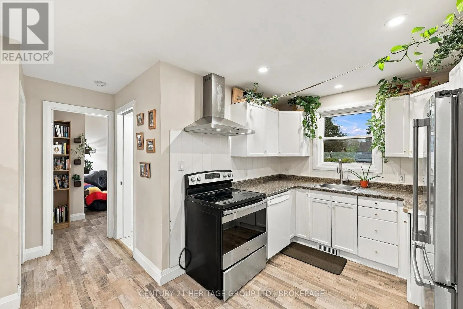 136 KINGSCOURT AVENUE
