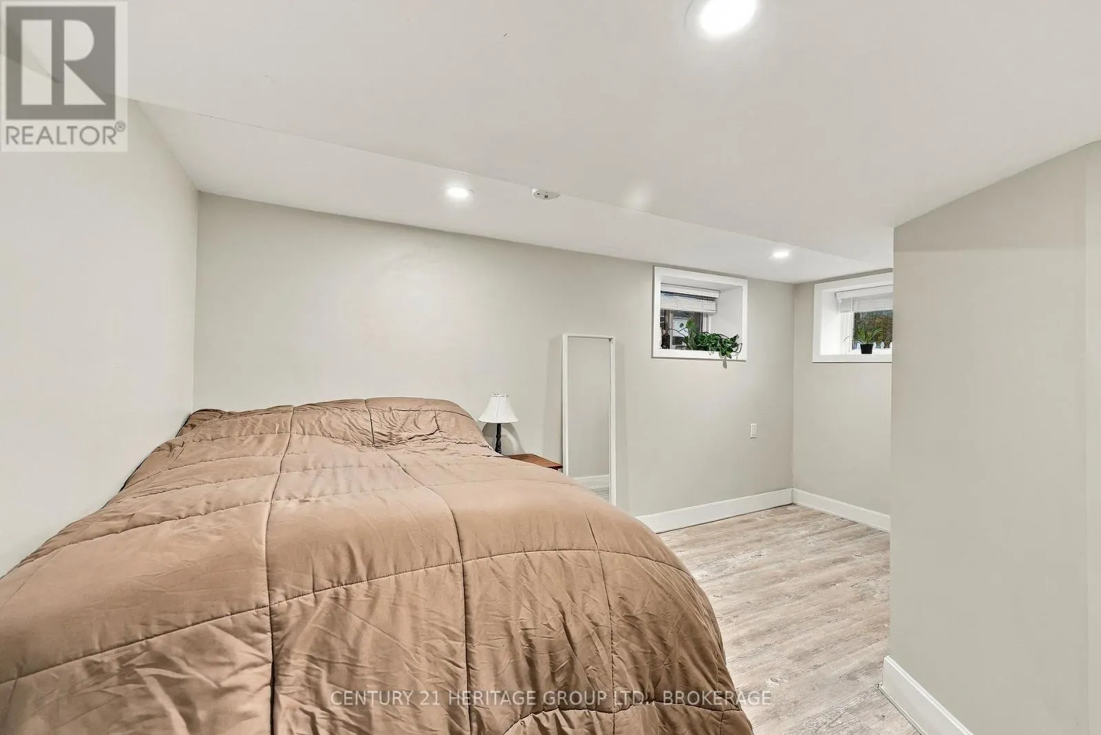 136 KINGSCOURT AVENUE