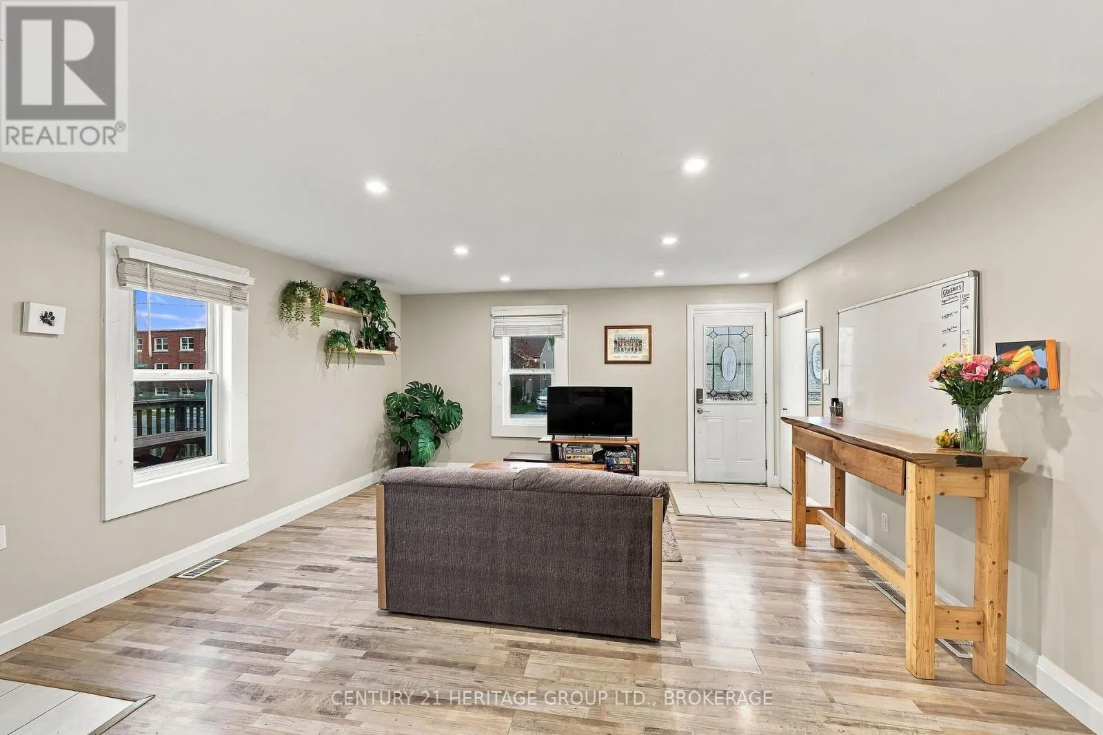 136 KINGSCOURT AVENUE