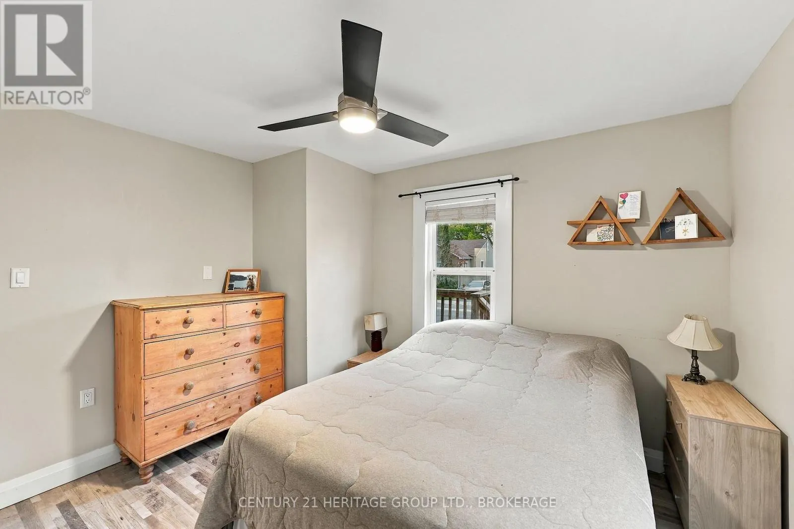 136 KINGSCOURT AVENUE