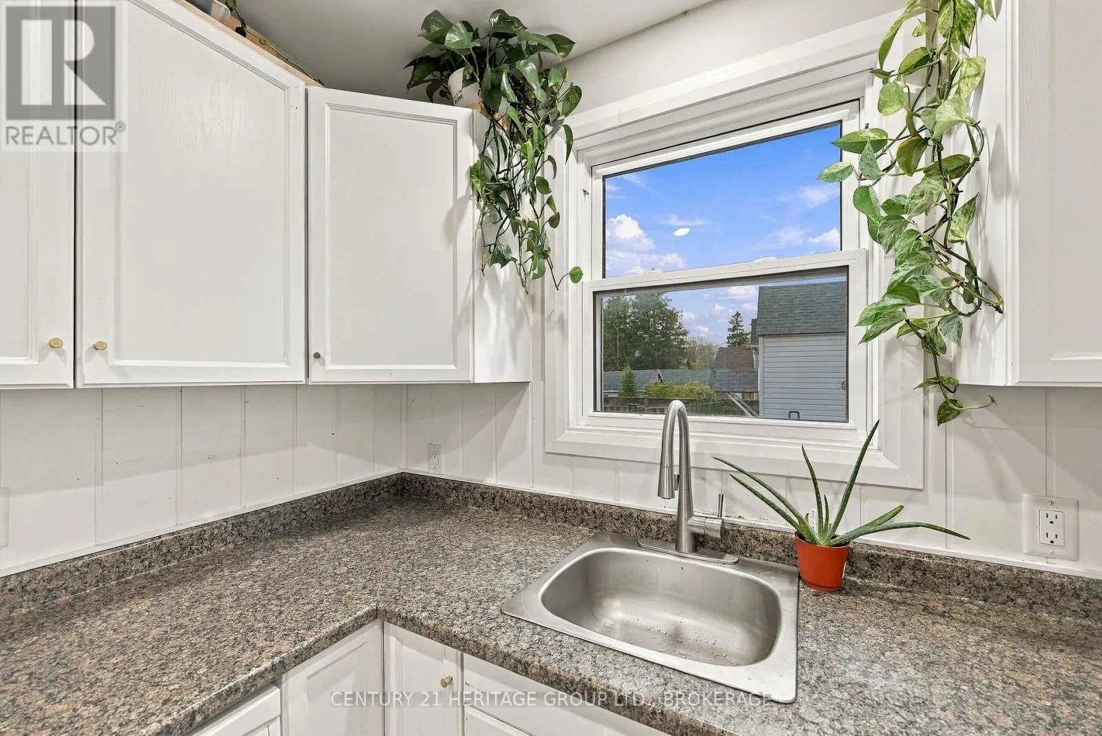 136 KINGSCOURT AVENUE