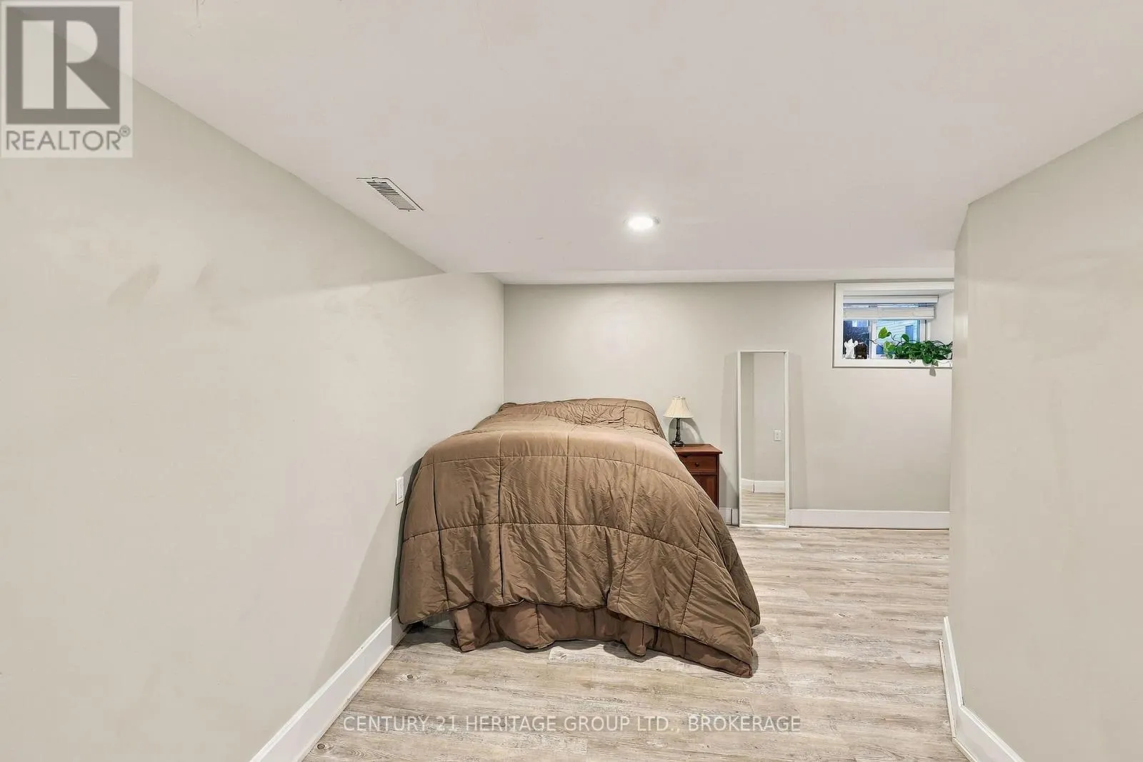 136 KINGSCOURT AVENUE