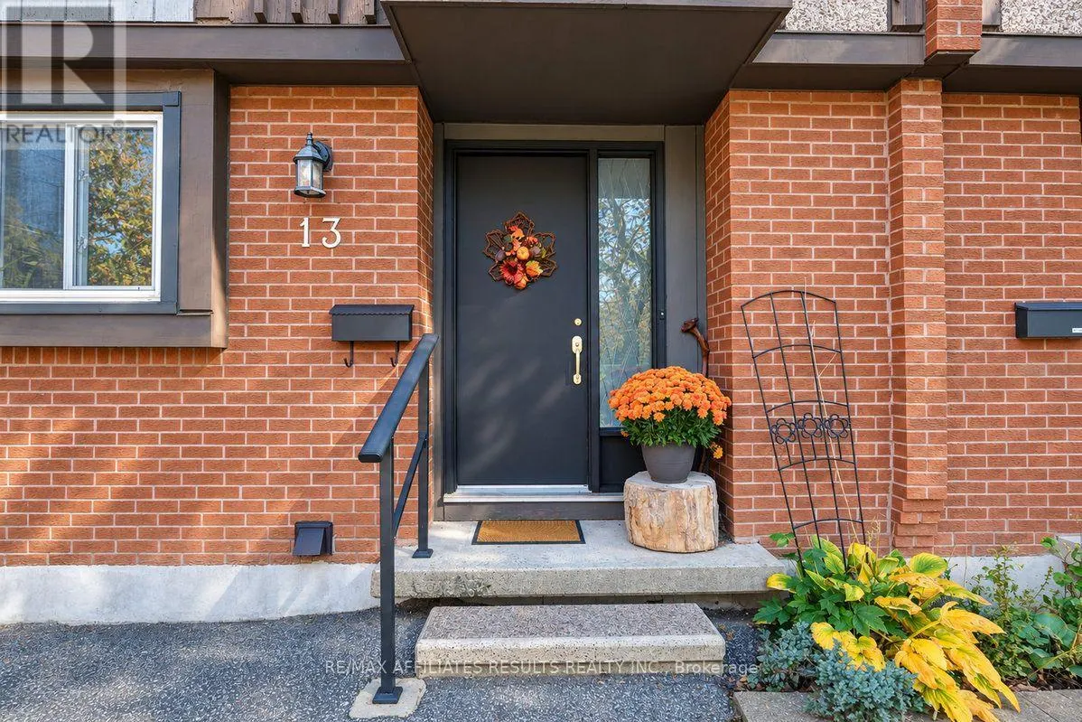 48 - 13 PICKFORD DRIVE