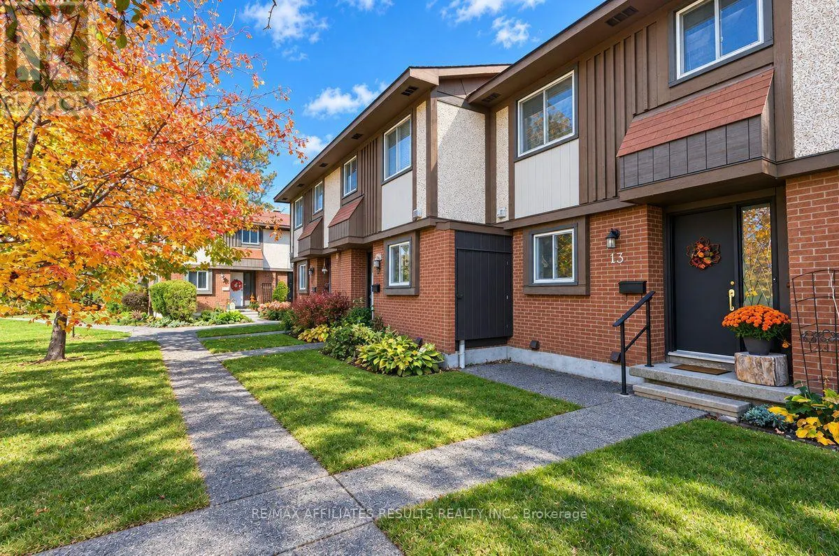48 - 13 PICKFORD DRIVE