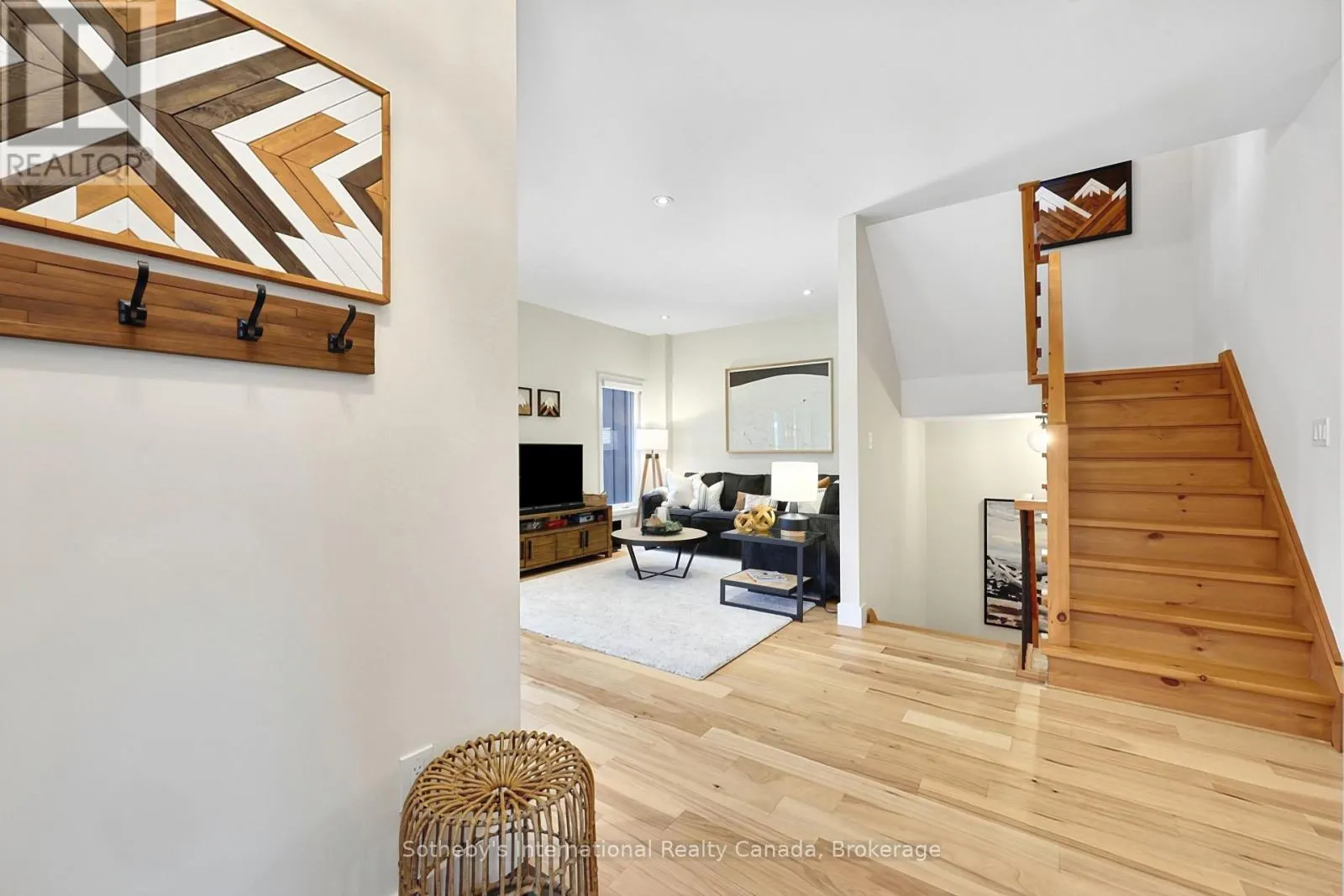 1 - 107 ALPINE SPRINGS COURT #1