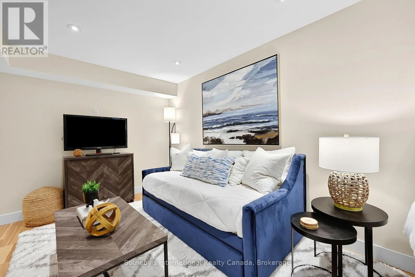 1 - 107 ALPINE SPRINGS COURT #1