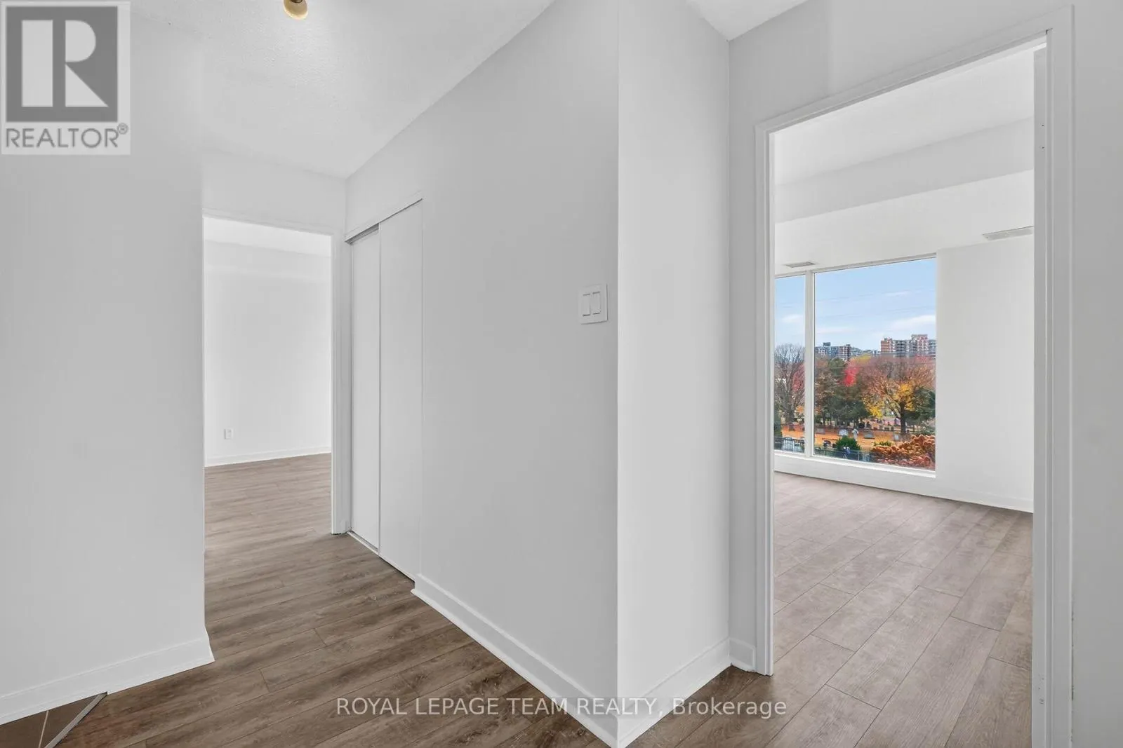 104 - 545 ST LAURENT BOULEVARD