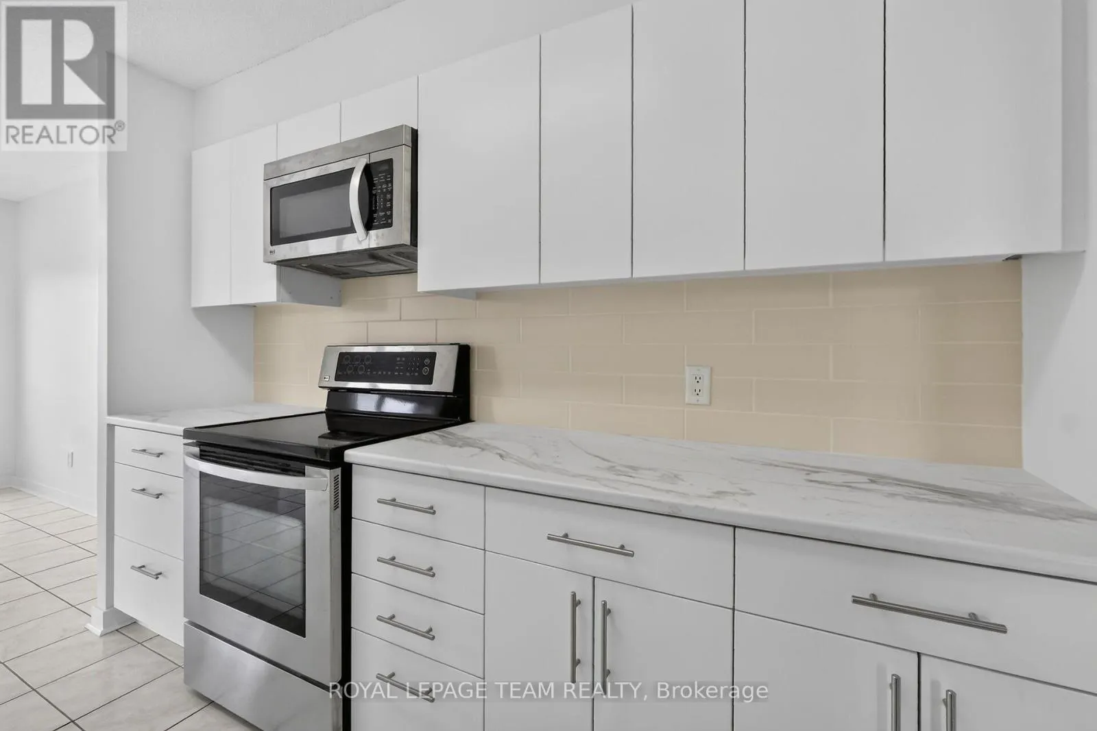 104 - 545 ST LAURENT BOULEVARD