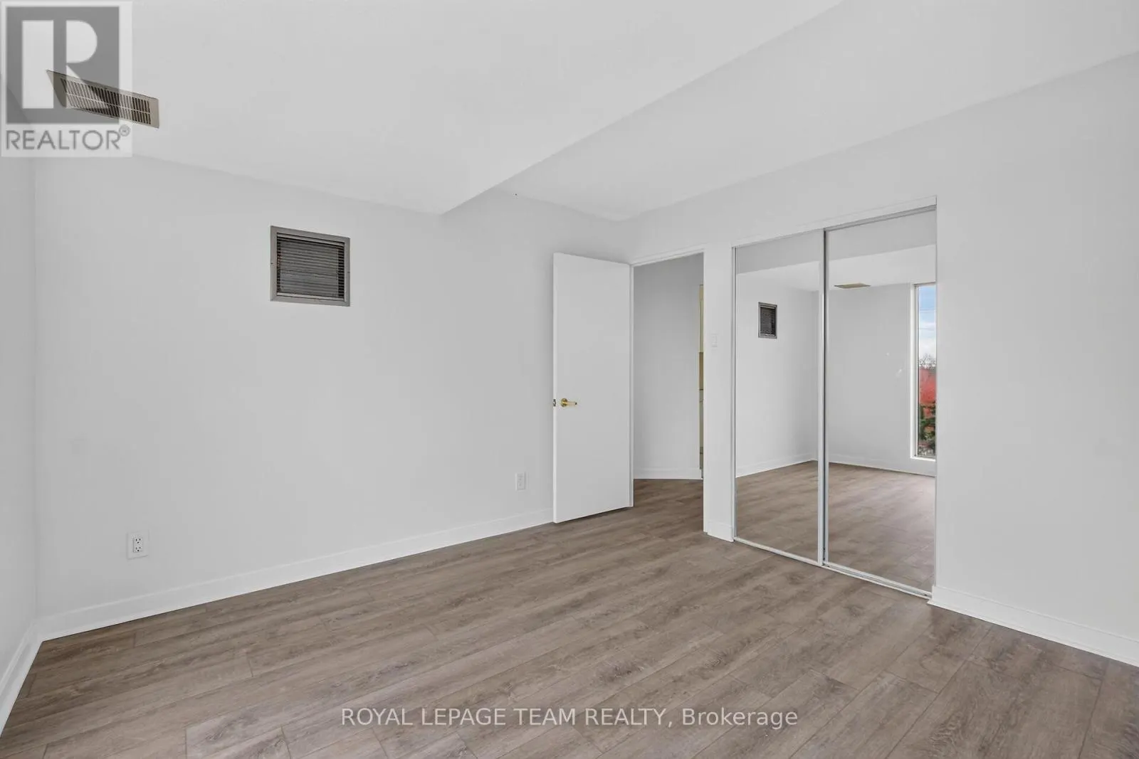 104 - 545 ST LAURENT BOULEVARD