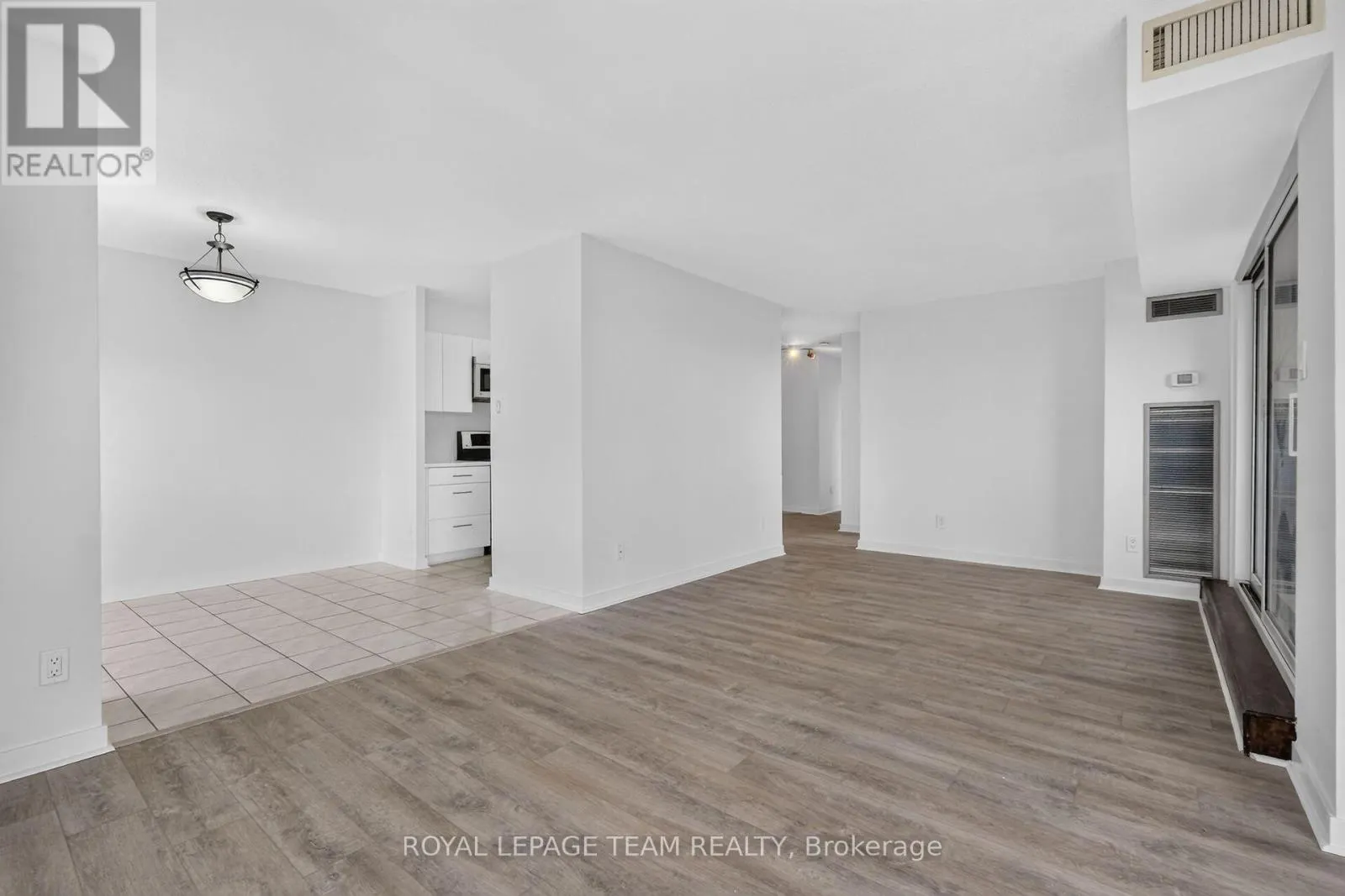 104 - 545 ST LAURENT BOULEVARD