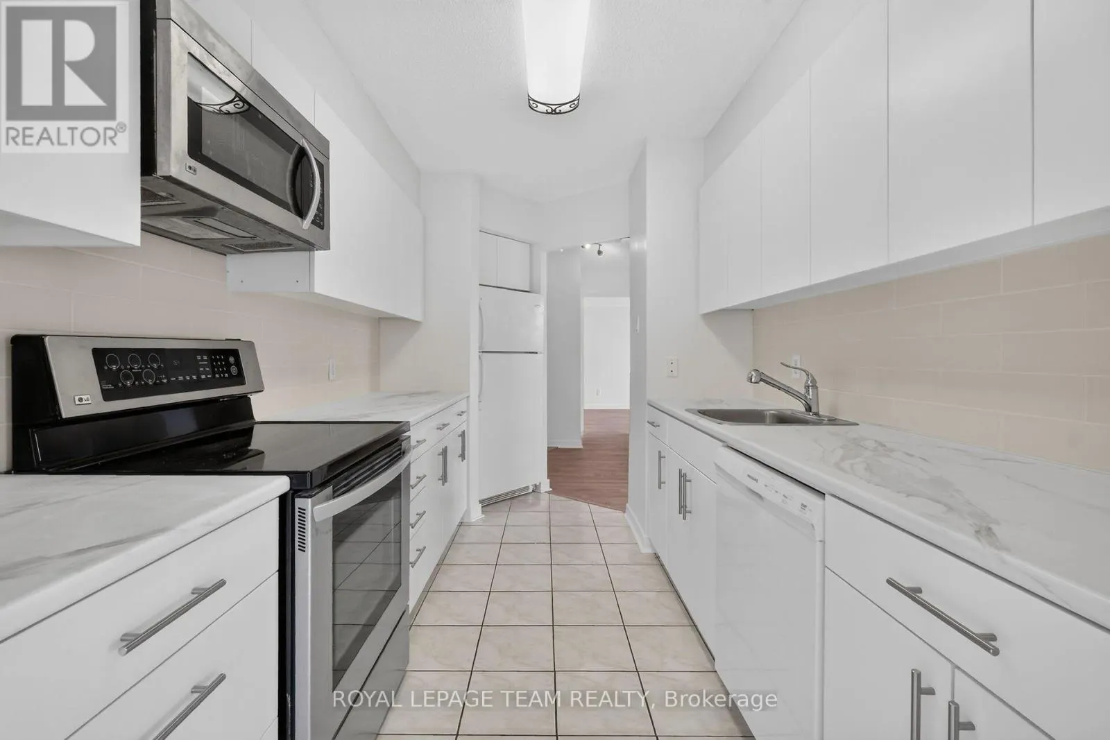 104 - 545 ST LAURENT BOULEVARD