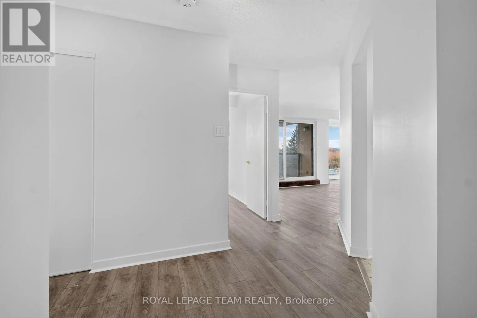 104 - 545 ST LAURENT BOULEVARD