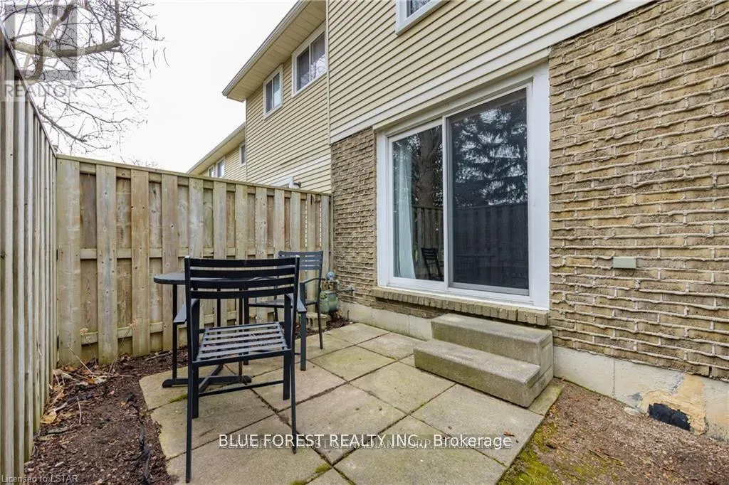 106 - 70 FIDDLERS GREEN ROAD #106