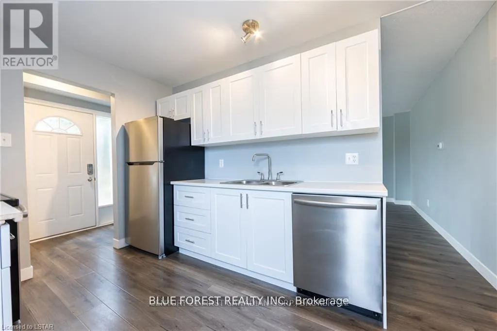 106 - 70 FIDDLERS GREEN ROAD #106