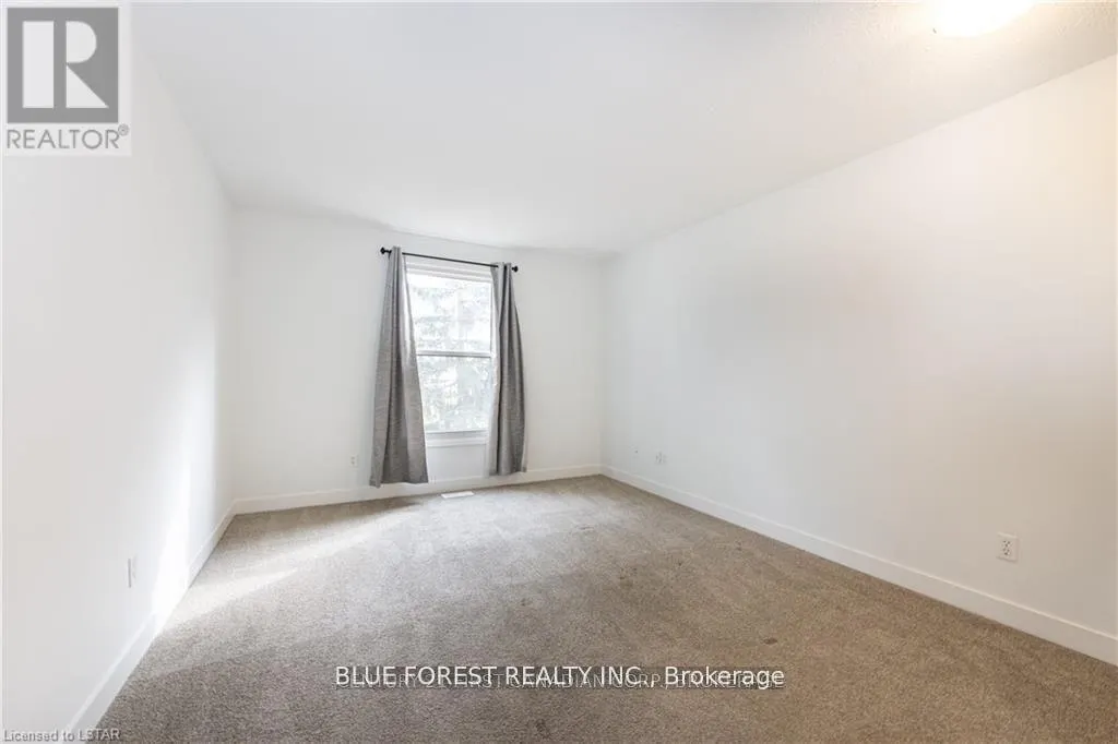 106 - 70 FIDDLERS GREEN ROAD #106