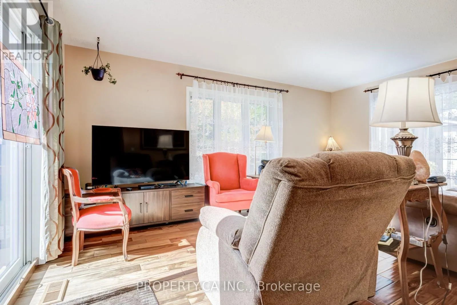 52 PINERIDGE ROAD