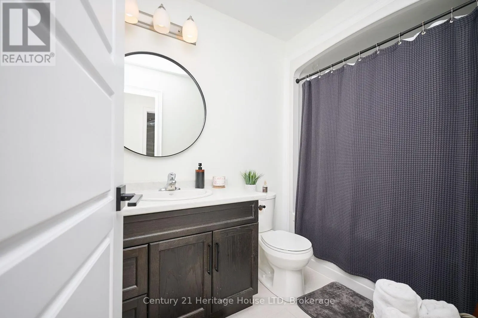 UPPER - 439 VIKING STREET #Upper