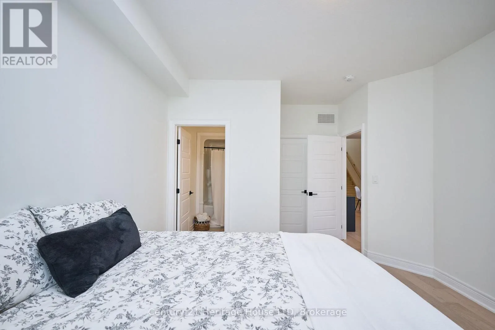 UPPER - 439 VIKING STREET #Upper